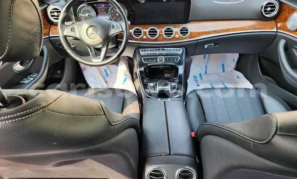 Acheter Occasion Voiture Mercedes-Benz E–Class Noir à Cotonou, Benin Acheter Occasion Voiture Mercedes-Benz E–Class Noir à Cotonou, Benin