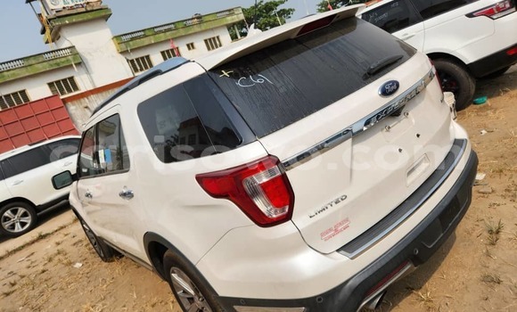 Acheter Occasion Voiture Ford Explorer Blanc à Cotonou, Benin Acheter Occasion Voiture Ford Explorer Blanc à Cotonou, Benin