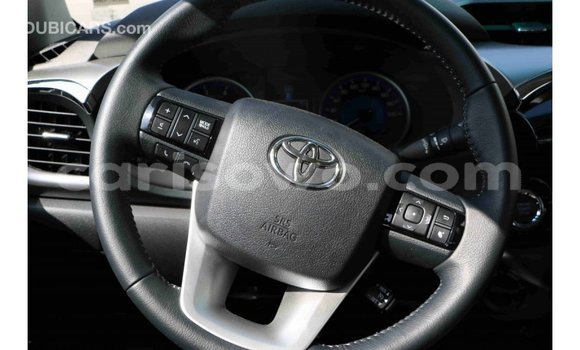 Acheter Import Voiture Toyota Hilux Noir à Import - Dubai, Benin Acheter Import Voiture Toyota Hilux Noir à Import - Dubai, Benin