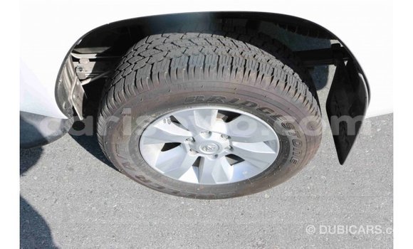 Acheter Import Voiture Toyota Hilux Noir à Import - Dubai, Benin Acheter Import Voiture Toyota Hilux Noir à Import - Dubai, Benin