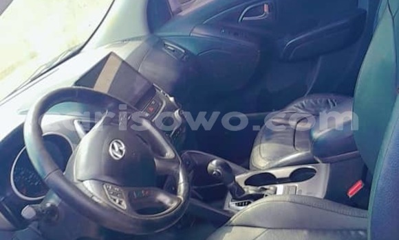 Sayi Na hannu Hyundai Tucson Azurfa Mota in Cotonou a Benin Sayi Na hannu Hyundai Tucson Azurfa Mota in Cotonou a Benin