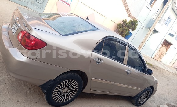 Sayi Na hannu Toyota Corolla Azurfa Mota in Cotonou a Benin Sayi Na hannu Toyota Corolla Azurfa Mota in Cotonou a Benin