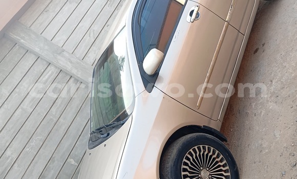 Sayi Na hannu Toyota Corolla Azurfa Mota in Cotonou a Benin Sayi Na hannu Toyota Corolla Azurfa Mota in Cotonou a Benin