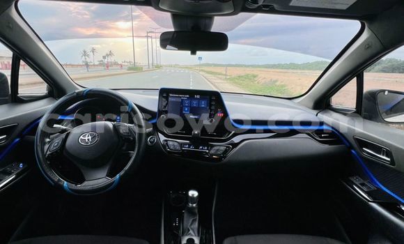 Ra Àlòkù Toyota C-HR funfun Ọkọ̀ in Parakou ni Benin