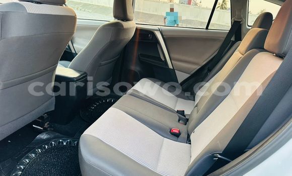 Acheter Occasion Voiture Toyota RAV4 Blanc à Cotonou, Benin Acheter Occasion Voiture Toyota RAV4 Blanc à Cotonou, Benin