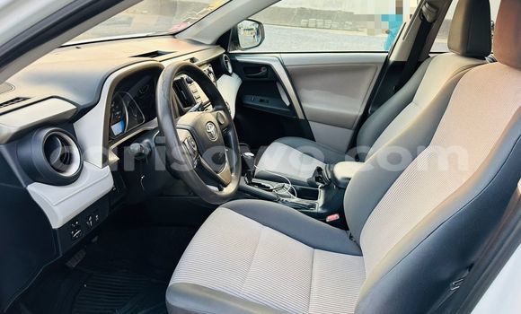 Acheter Occasion Voiture Toyota RAV4 Blanc à Cotonou, Benin Acheter Occasion Voiture Toyota RAV4 Blanc à Cotonou, Benin