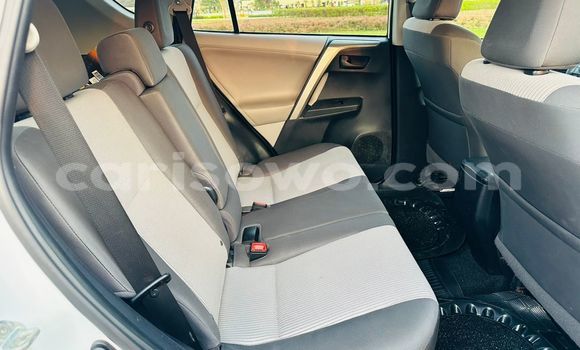 Acheter Occasion Voiture Toyota RAV4 Blanc à Abomey Calavi, Benin Acheter Occasion Voiture Toyota RAV4 Blanc à Abomey Calavi, Benin