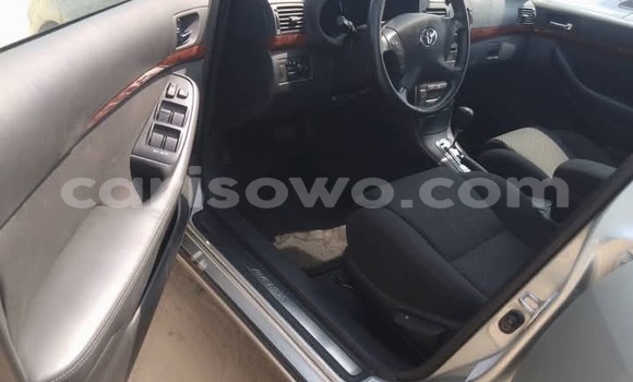 Sayi Sabo Toyota Avensis Azurfa Mota in Abomey Calavi a Benin Sayi Sabo Toyota Avensis Azurfa Mota in Abomey Calavi a Benin