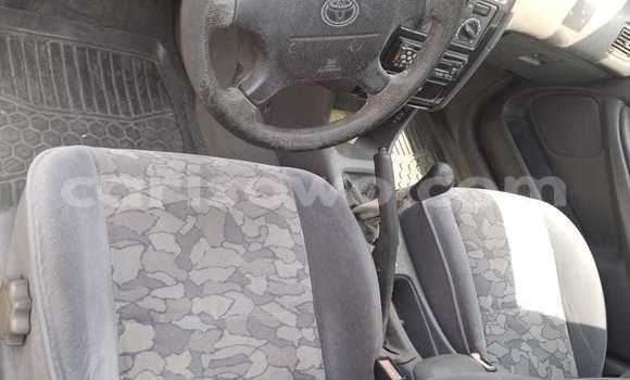 Acheter Occasion Voiture Toyota Avensis Rouge à Cotonou, Benin Acheter Occasion Voiture Toyota Avensis Rouge à Cotonou, Benin