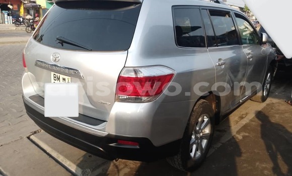 Buy Used Toyota Highlander White Car in Cotonou in Benign
