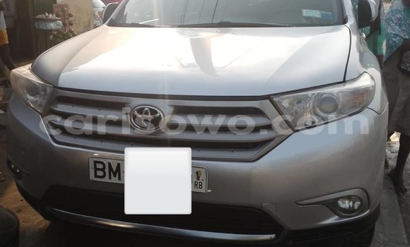 Ra Àlòkù Toyota Highlander funfun Ọkọ̀ in Cotonou ni Benin Ra Àlòkù Toyota Highlander funfun Ọkọ̀ in Cotonou ni Benin