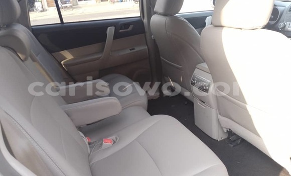 Ra Àlòkù Toyota Highlander funfun Ọkọ̀ in Cotonou ni Benin Ra Àlòkù Toyota Highlander funfun Ọkọ̀ in Cotonou ni Benin