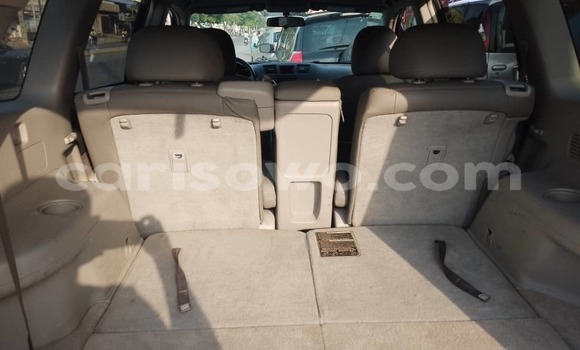 Ra Àlòkù Toyota Highlander funfun Ọkọ̀ in Cotonou ni Benin Ra Àlòkù Toyota Highlander funfun Ọkọ̀ in Cotonou ni Benin