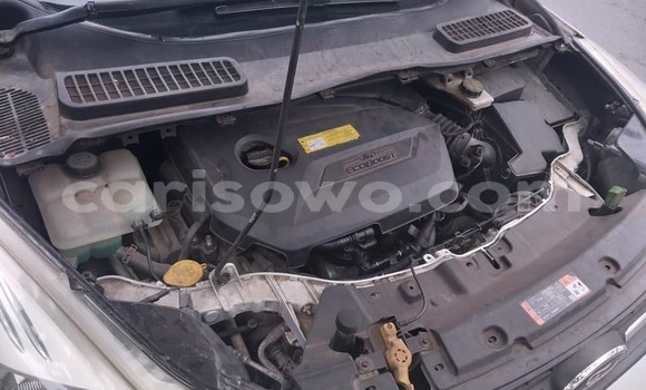 Acheter Occasion Voiture Ford Escape Blanc à Cotonou, Benin Acheter Occasion Voiture Ford Escape Blanc à Cotonou, Benin