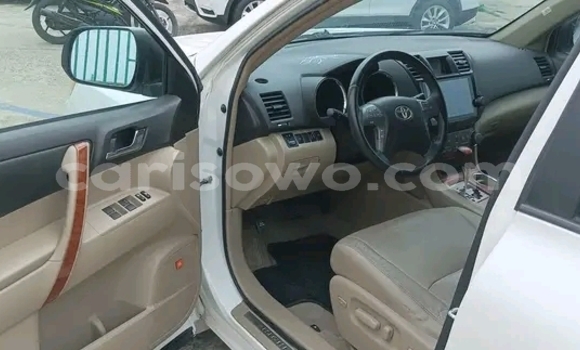 Acheter Occasion Voiture Toyota Highlander Blanc à Cotonou, Benin Acheter Occasion Voiture Toyota Highlander Blanc à Cotonou, Benin