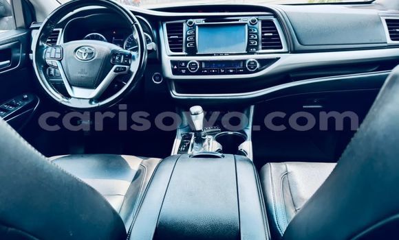 Acheter Occasion Voiture Toyota Highlander Rouge à Abomey Calavi, Benin Acheter Occasion Voiture Toyota Highlander Rouge à Abomey Calavi, Benin