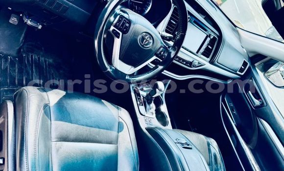 Sayi Na hannu Toyota Highlander Red Mota in Cotonou a Benin Sayi Na hannu Toyota Highlander Red Mota in Cotonou a Benin