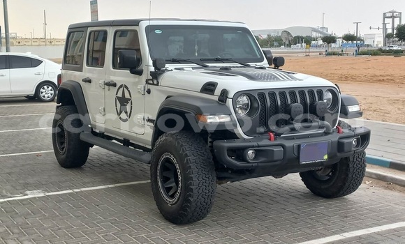 Sayi Na hannu Jeep Wrangler White Mota in Porto Novo a Benin Sayi Na hannu Jeep Wrangler White Mota in Porto Novo a Benin