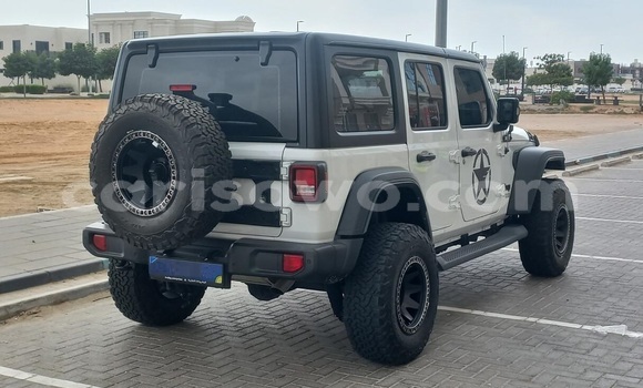 Sayi Na hannu Jeep Wrangler White Mota in Porto Novo a Benin Sayi Na hannu Jeep Wrangler White Mota in Porto Novo a Benin