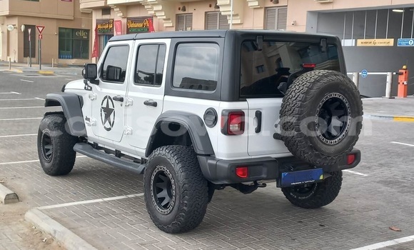 Sayi Na hannu Jeep Wrangler White Mota in Porto Novo a Benin Sayi Na hannu Jeep Wrangler White Mota in Porto Novo a Benin
