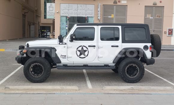 Sayi Na hannu Jeep Wrangler White Mota in Porto Novo a Benin Sayi Na hannu Jeep Wrangler White Mota in Porto Novo a Benin