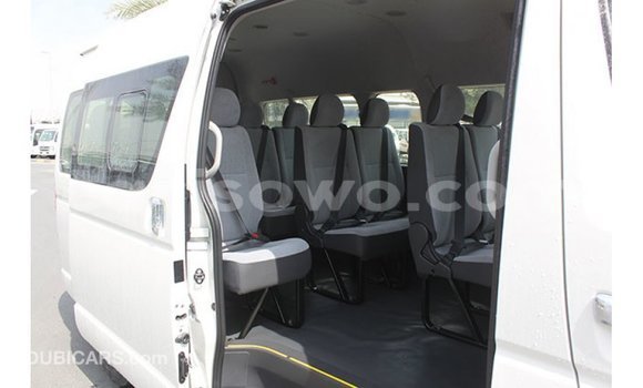 Sayi Imported Toyota Hiace White Mota in Import - Dubai a Benin Sayi Imported Toyota Hiace White Mota in Import - Dubai a Benin