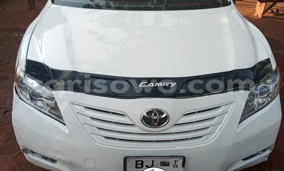 Sayi Na hannu Toyota Camry White Mota in Abomey Calavi a Benin