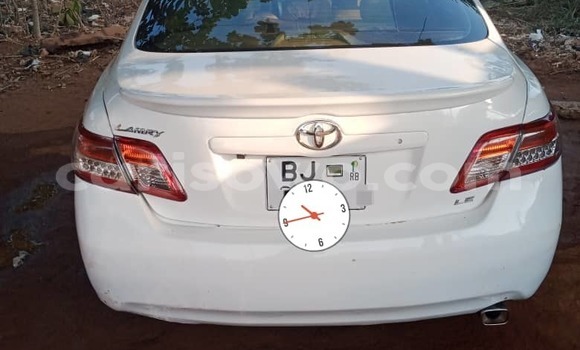 Ra Àlòkù Toyota Camry funfun Ọkọ̀ in Abomey Calavi ni Benin Ra Àlòkù Toyota Camry funfun Ọkọ̀ in Abomey Calavi ni Benin