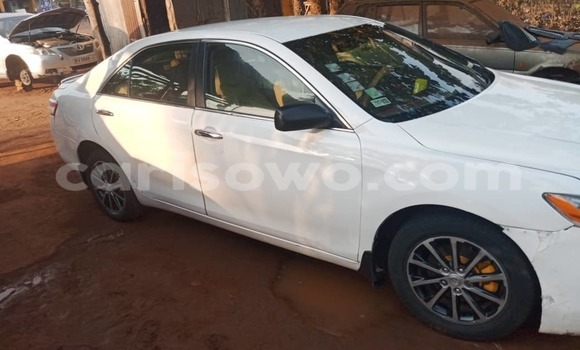 Ra Àlòkù Toyota Camry funfun Ọkọ̀ in Abomey Calavi ni Benin Ra Àlòkù Toyota Camry funfun Ọkọ̀ in Abomey Calavi ni Benin