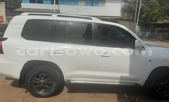 Acheter Occasion Voiture Toyota Land Cruiser Blanc à Cotonou, Benin Acheter Occasion Voiture Toyota Land Cruiser Blanc à Cotonou, Benin