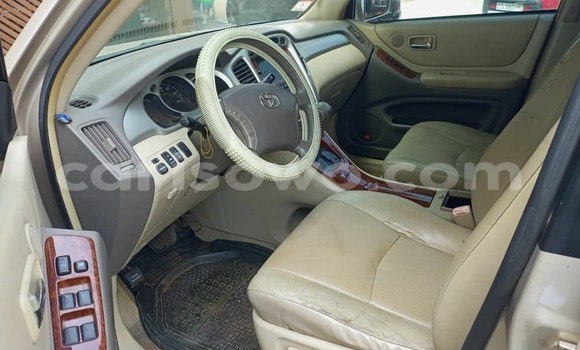 Ra Àlòkù Toyota Highlander Alagara Ọkọ̀ in Cotonou ni Benin Ra Àlòkù Toyota Highlander Alagara Ọkọ̀ in Cotonou ni Benin