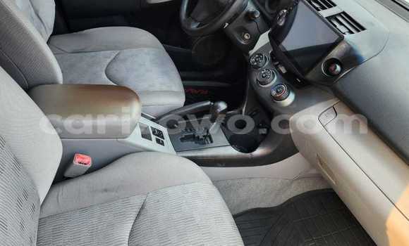 Ra Àlòkù Toyota RAV4 funfun Ọkọ̀ in Cotonou ni Benin Ra Àlòkù Toyota RAV4 funfun Ọkọ̀ in Cotonou ni Benin