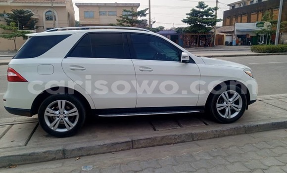 Acheter Occasion Voiture Mercedes-Benz ML–Class Blanc à Cotonou, Benin Acheter Occasion Voiture Mercedes-Benz ML–Class Blanc à Cotonou, Benin