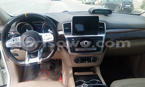 Acheter Occasion Voiture Mercedes-Benz ML–Class Blanc à Cotonou, Benin Acheter Occasion Voiture Mercedes-Benz ML–Class Blanc à Cotonou, Benin