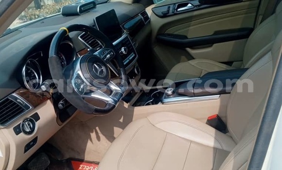 Acheter Occasion Voiture Mercedes-Benz ML–Class Blanc à Cotonou, Benin Acheter Occasion Voiture Mercedes-Benz ML–Class Blanc à Cotonou, Benin