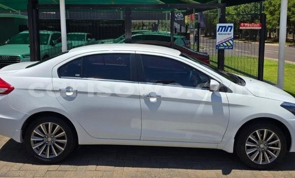 Sayi Na hannu Suzuki Ciaz White Mota in Porto Novo a Benin Sayi Na hannu Suzuki Ciaz White Mota in Porto Novo a Benin