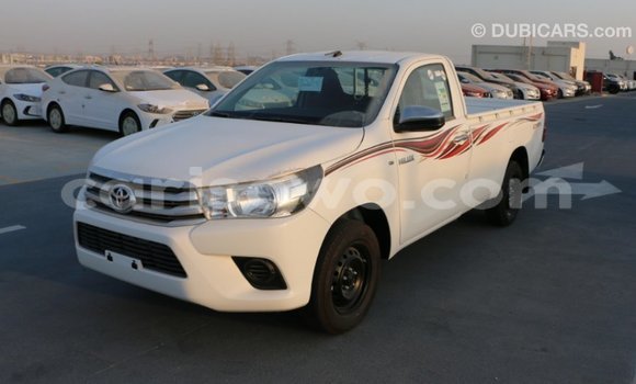 Acheter Import Voiture Toyota Hilux Blanc à Import - Dubai, Benin Acheter Import Voiture Toyota Hilux Blanc à Import - Dubai, Benin