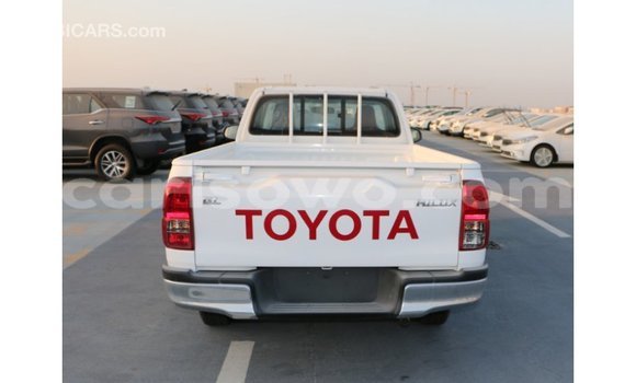 Acheter Import Voiture Toyota Hilux Blanc à Import - Dubai, Benin Acheter Import Voiture Toyota Hilux Blanc à Import - Dubai, Benin