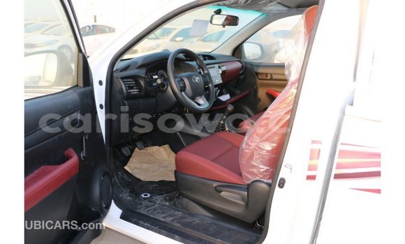 Acheter Import Voiture Toyota Hilux Blanc à Import - Dubai, Benin Acheter Import Voiture Toyota Hilux Blanc à Import - Dubai, Benin