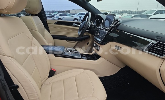 Acheter Import Voiture Mercedes-Benz GLE Rouge à Cotonou, Benin Acheter Import Voiture Mercedes-Benz GLE Rouge à Cotonou, Benin