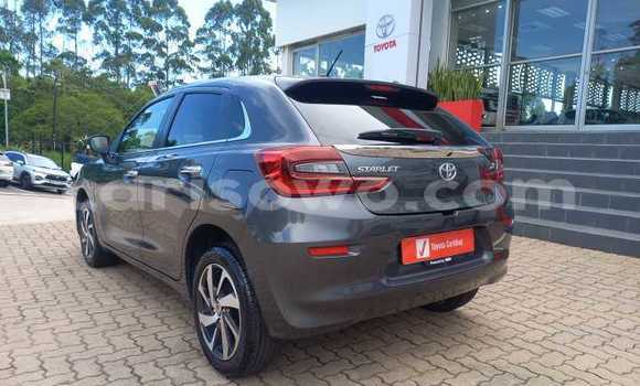 Sayi Na hannu Toyota Starlet Blue Mota in Porto Novo a Benin Sayi Na hannu Toyota Starlet Blue Mota in Porto Novo a Benin