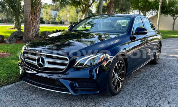 Buy Used Mercedes-Benz E–Class Blue Car in Porto Novo in Benign