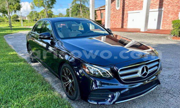Sayi Na hannu Mercedes-Benz E–Class Blue Mota in Porto Novo a Benin Sayi Na hannu Mercedes-Benz E–Class Blue Mota in Porto Novo a Benin