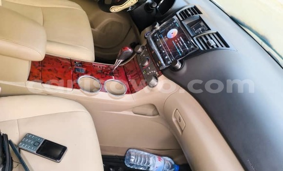 Ra Àlòkù Toyota Highlander funfun Ọkọ̀ in Cotonou ni Benin Ra Àlòkù Toyota Highlander funfun Ọkọ̀ in Cotonou ni Benin