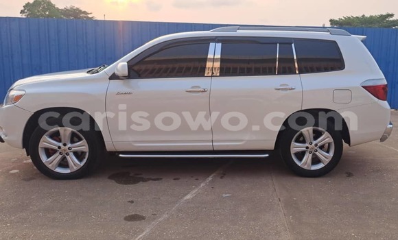 Ra Àlòkù Toyota Highlander funfun Ọkọ̀ in Cotonou ni Benin Ra Àlòkù Toyota Highlander funfun Ọkọ̀ in Cotonou ni Benin
