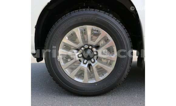 Acheter Import Voiture Toyota Prado Blanc à Import - Dubai, Benin Acheter Import Voiture Toyota Prado Blanc à Import - Dubai, Benin