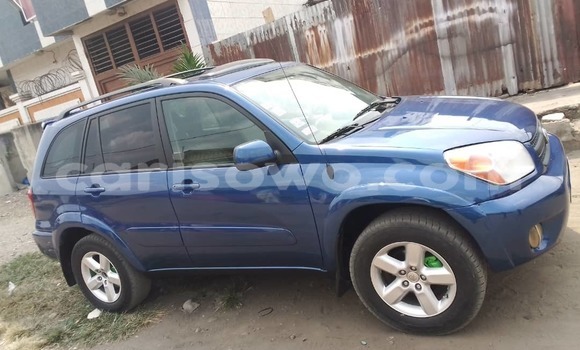 Ra Àlòkù Toyota RAV4 Blue Ọkọ̀ in Cotonou ni Benin Ra Àlòkù Toyota RAV4 Blue Ọkọ̀ in Cotonou ni Benin