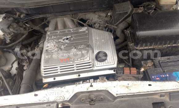 Ra Àlòkù Lexus RX 300 funfun Ọkọ̀ in Cotonou ni Benin Ra Àlòkù Lexus RX 300 funfun Ọkọ̀ in Cotonou ni Benin