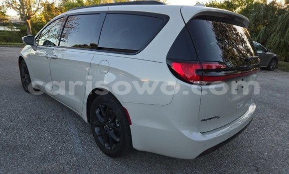 Sayi Na hannu Chrysler Pacifica White Mota in Porto Novo a Benin Sayi Na hannu Chrysler Pacifica White Mota in Porto Novo a Benin