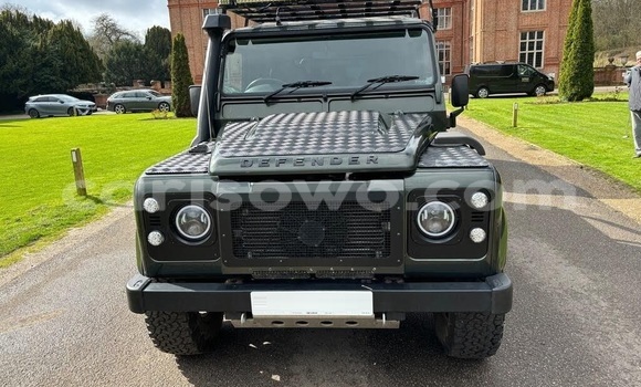 Sayi Na hannu Land Rover Defender Green Mota in Porto Novo a Benin Sayi Na hannu Land Rover Defender Green Mota in Porto Novo a Benin